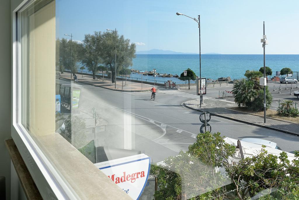 La Madegra Seasuite Salerno Exterior foto