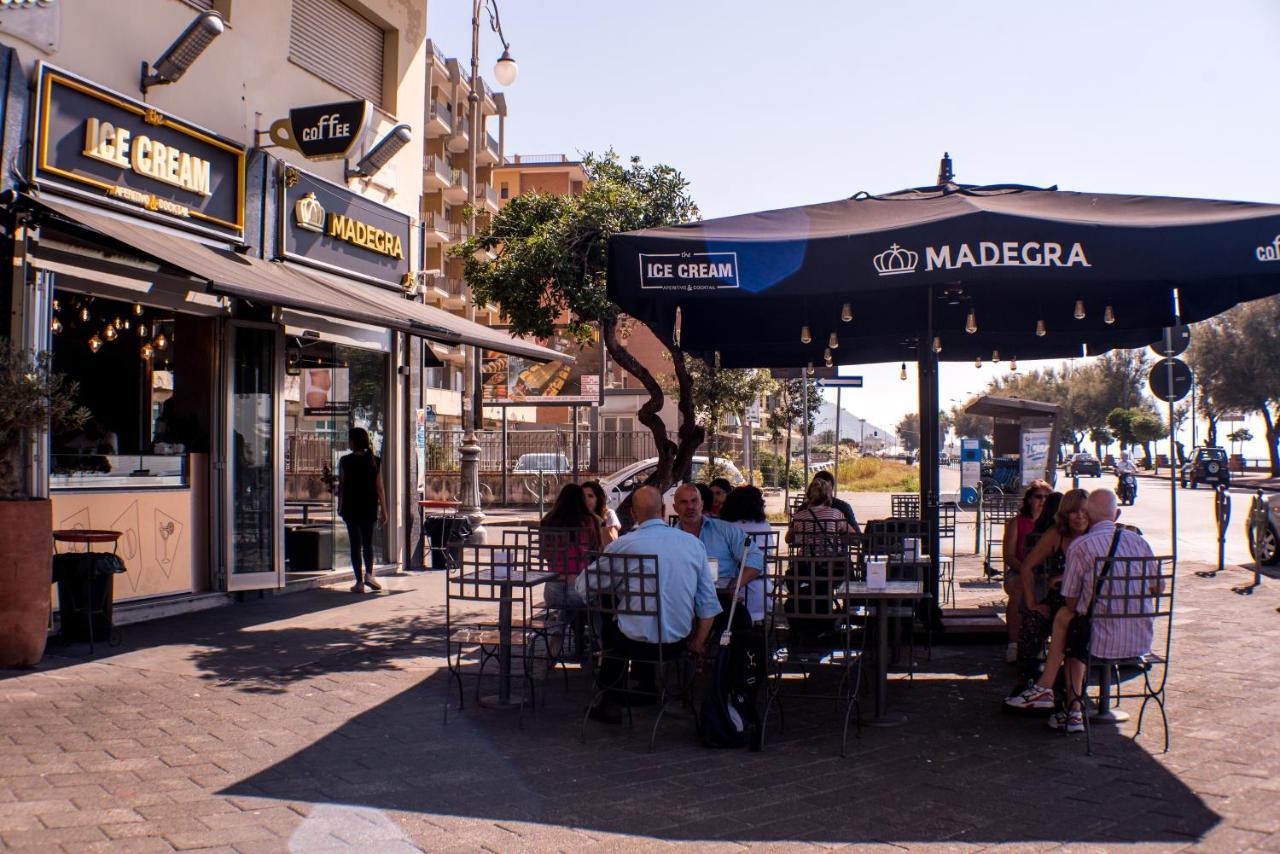 La Madegra Seasuite Salerno Exterior foto